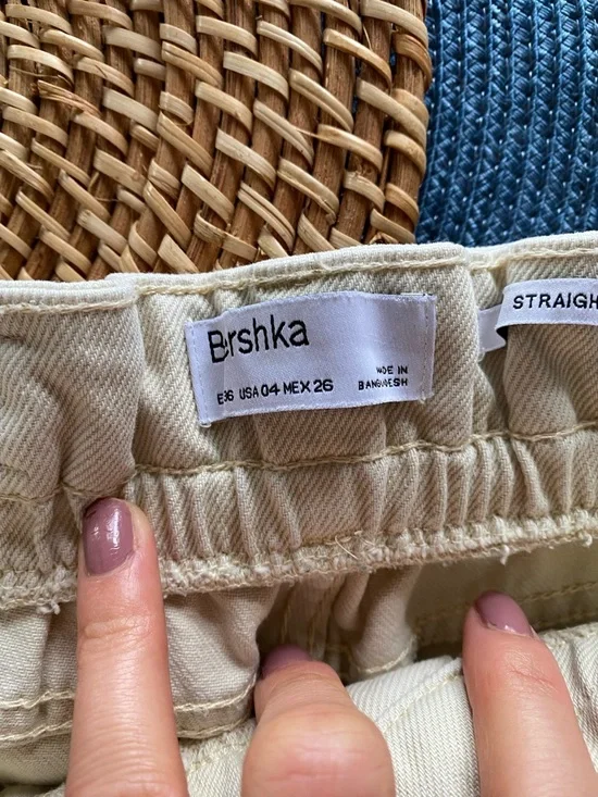 BERSHKA High-Rise Paper Bag Crop Jeans in Cream - Women! 🐚 - Picture 14 of 16